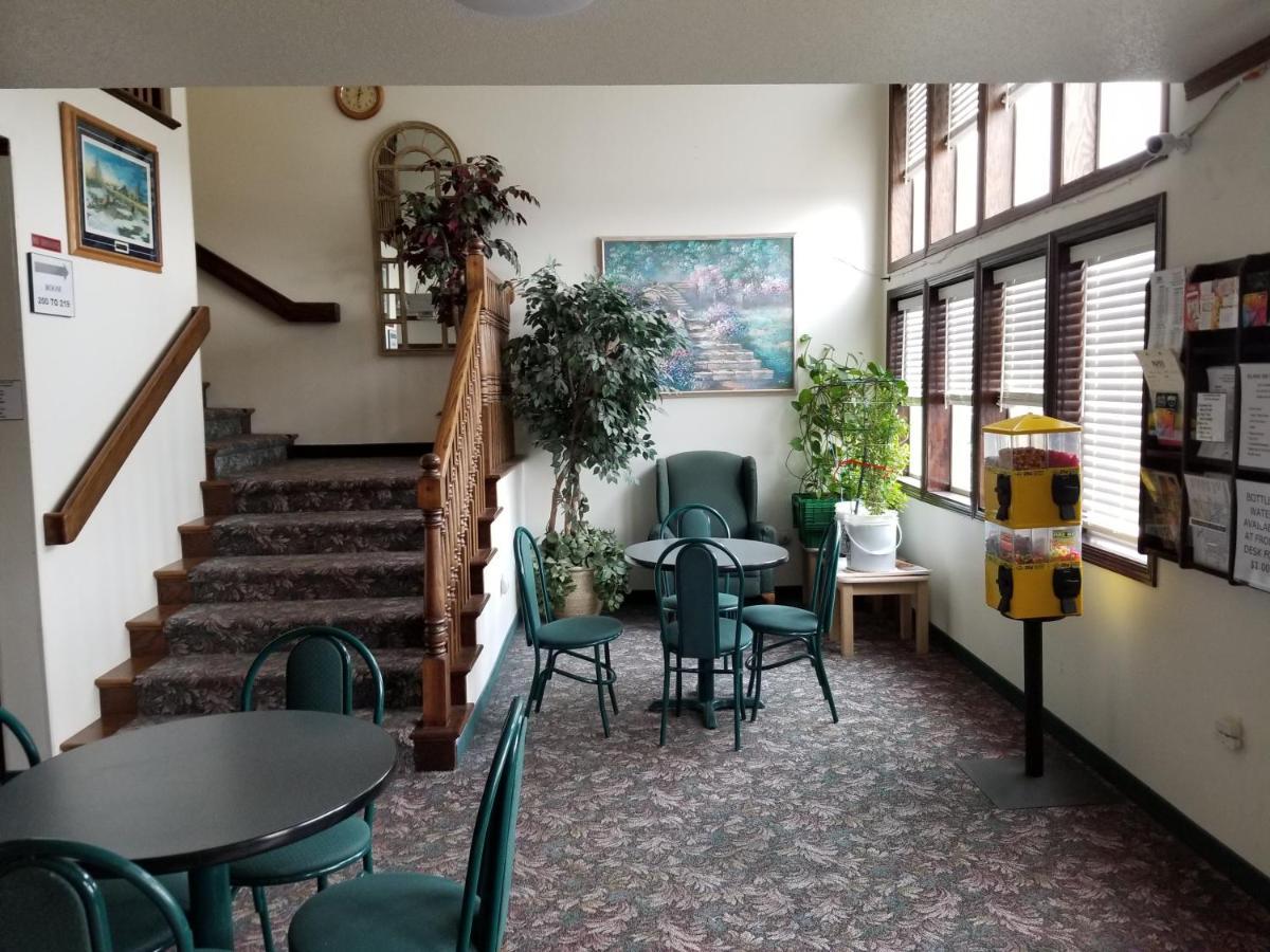 Bilmar Inn & Suites Dell Rapids Exterior photo